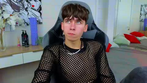 Snapshot of mr_lucky_guy chatting on 02/01/25, 06:21 Kris online show from 02/01/25, 06:21