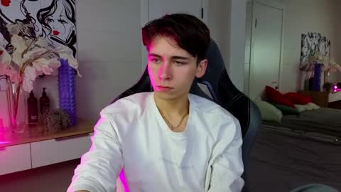 Snapshot of mr_lucky_guy chatting on 02/08/25, 08:10 Kris online show from 02/08/25, 08:10