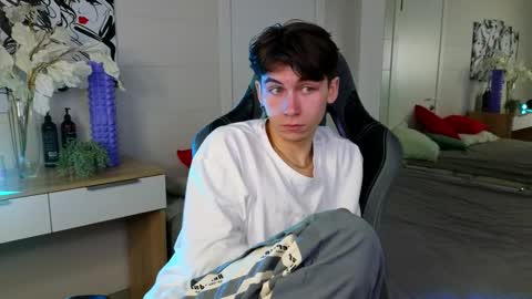 Snapshot of mr_lucky_guy chatting on 02/08/25, 11:13 Kris online show from 02/08/25, 11:13