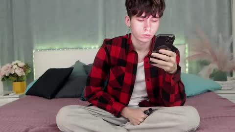 Snapshot of mr_lucky_guy chatting on 02/17/25, 08:26 Kris online show from 02/17/25, 08:26