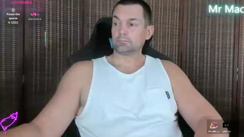 Snapshot of mr_mac69 chatting on 06/11/26, 05:33 Cam online show from 06/11/26, 05:33