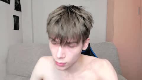 Snapshot of mr_makentoshi chatting on 03/10/25, 02:28 Makentoshi online show from 03/10/25, 02:28