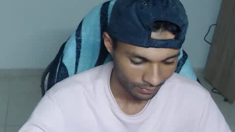 Snapshot of mr_max__ chatting on 11/11/25, 09:37 Max online show from 11/11/25, 09:37