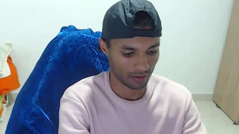 Snapshot of mr_max__ chatting on 02/20/26, 01:02 Max online show from 02/20/26, 01:02