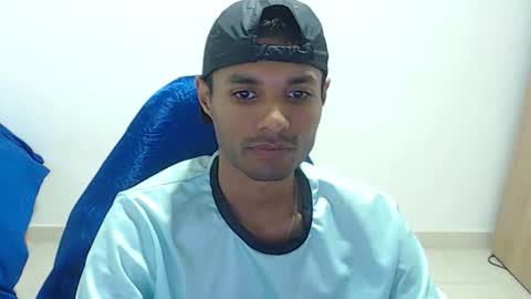 Snapshot of mr_max__ chatting on 02/20/26, 01:22 Max online show from 02/20/26, 01:22