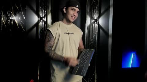 mr_maximo online show from 10/18/25, 04:59