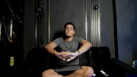 mr_maximo online show from 11/18/25, 11:15