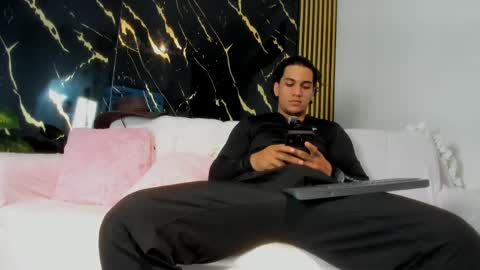 mr_maximo online show from 04/24/26, 05:43