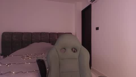 MIKEE online show from 11/05/25, 03:06