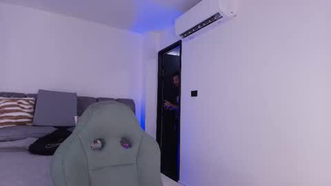 MIKEE online show from 11/09/25, 03:16