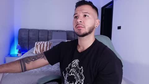 MIKEE online show from 11/11/25, 03:06