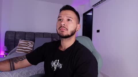 MIKEE online show from 11/25/25, 03:06