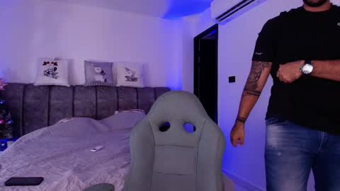 MIKEE online show from 01/11/26, 03:11