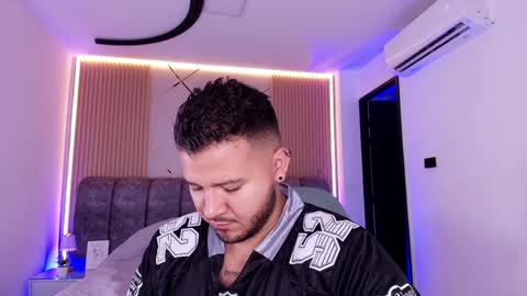 MIKEE online show from 04/19/26, 03:17