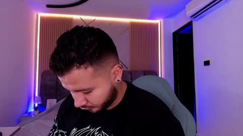 MIKEE online show from 04/21/26, 03:02