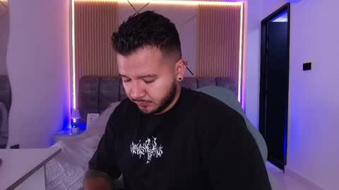 MIKEE online show from 04/23/26, 03:08