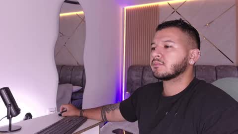 Snapshot of mr_mikee_ chatting on 06/03/26, 03:09 MIKEE online show from 06/03/26, 03:09