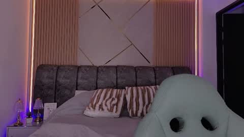 MIKEE online show from 06/26/26, 03:11