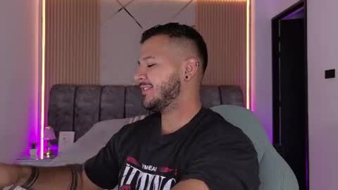 MIKEE online show from 07/25/26, 03:15