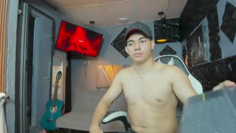 Snapshot of mr_mois chatting on 04/06/26, 06:36 mr_mois online show from 04/06/26, 06:36