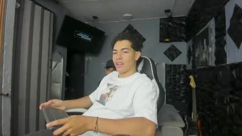 Snapshot of mr_mois chatting on 04/20/26, 09:34 mr_mois online show from 04/20/26, 09:34