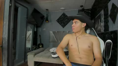 Snapshot of mr_mois chatting on 04/26/26, 10:02 mr_mois online show from 04/26/26, 10:02