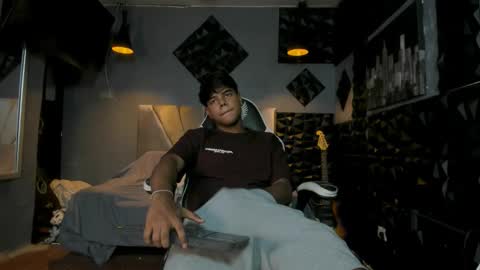 Snapshot of mr_mois chatting on 05/13/26, 09:44 mr_mois online show from 05/13/26, 09:44