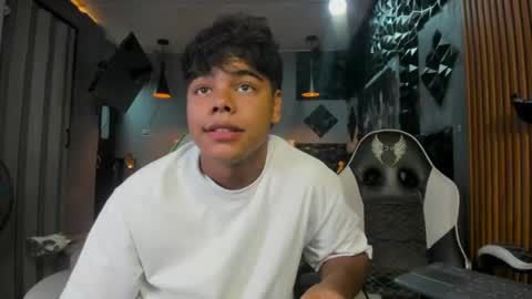 Snapshot of mr_mois chatting on 06/17/26, 05:21 mr_mois online show from 06/17/26, 05:21