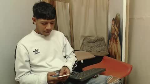 mr_stiven_ online show from 11/17/25, 02:17