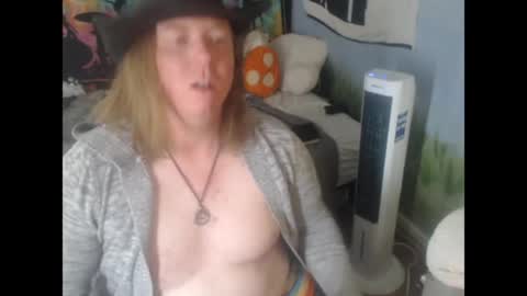 mr_strawberry online show from 04/16/26, 10:23