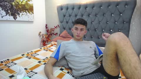 Snapshot of mr_williseo chatting on 01/08/25, 01:32 williseo online show from 01/08/25, 01:32