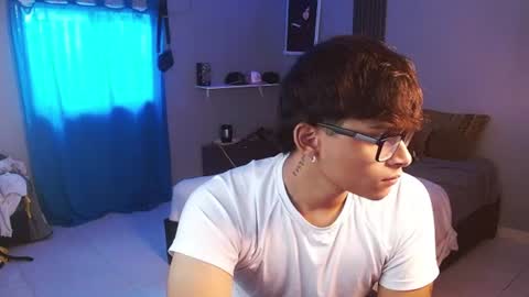 Snapshot of mr_yisuz chatting on 07/16/26, 12:00 yisuz online show from 07/16/26, 12:00