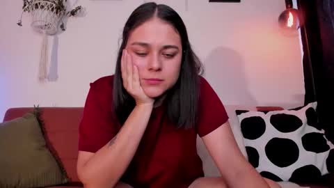 Snapshot of mrbuu_ chatting on 01/15/26, 09:40 Laura online show from 01/15/26, 09:40