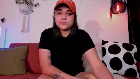 Snapshot of mrbuu_ chatting on 01/17/26, 01:10 Laura online show from 01/17/26, 01:10