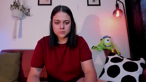 Snapshot of mrbuu_ chatting on 02/02/26, 09:46 Laura online show from 02/02/26, 09:46