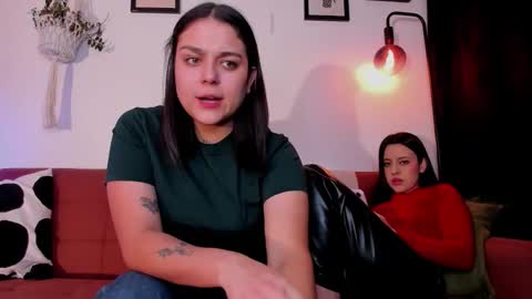 Snapshot of mrbuu_ chatting on 02/15/26, 12:29 Laura online show from 02/15/26, 12:29