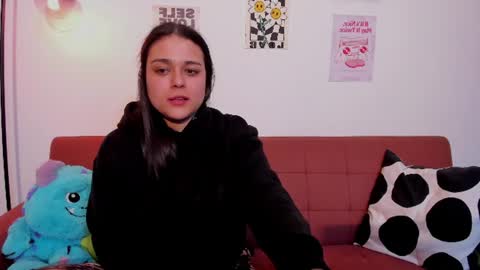 Snapshot of mrbuu_ chatting on 06/12/26, 06:01 Laura online show from 06/12/26, 06:01
