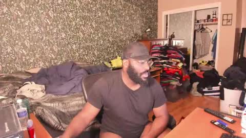 Snapshot of mrchuckdailyxxx chatting on 05/08/26, 06:08 Chuck Daily online show from 05/08/26, 06:08