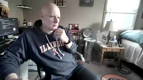 Snapshot of mrclean_55 chatting on 10/31/25, 07:37 MrClean55 online show from 10/31/25, 07:37