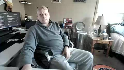 Snapshot of mrclean_55 chatting on 11/04/25, 05:23 MrClean55 online show from 11/04/25, 05:23