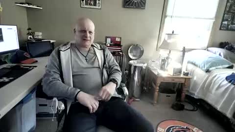 Snapshot of mrclean_55 chatting on 11/14/25, 05:44 MrClean55 online show from 11/14/25, 05:44