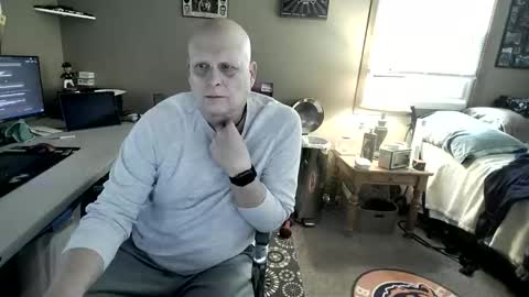 Snapshot of mrclean_55 chatting on 11/17/25, 04:35 MrClean55 online show from 11/17/25, 04:35