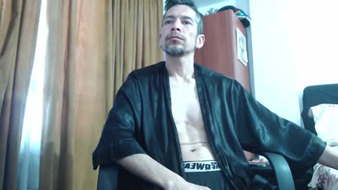 mrcock_col online show from 01/18/25, 11:43