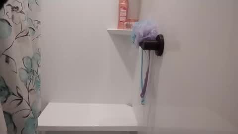 Snapshot of mrdee684945 chatting on 11/09/25, 05:06 mrdee684945 online show from 11/09/25, 05:06