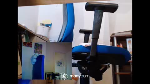 Snapshot of mrduplo1975 chatting on 06/22/26, 06:05 MrJohnsen1975 online show from 06/22/26, 06:05