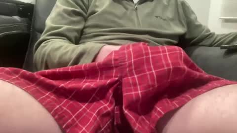 Snapshot of mrgummybear18 chatting on 02/11/25, 02:25 mrgummybear18 online show from 02/11/25, 02:25