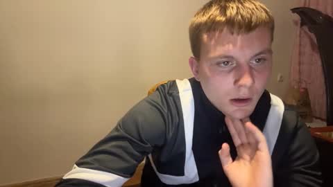 Snapshot of mrheat_ chatting on 10/09/25, 07:12 Max online show from 10/09/25, 07:12