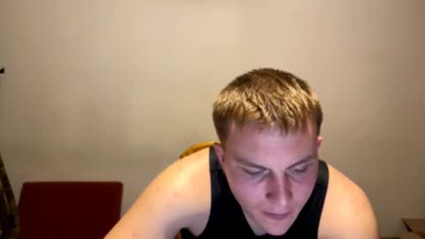 Snapshot of mrheat_ chatting on 10/26/25, 08:15 Max online show from 10/26/25, 08:15