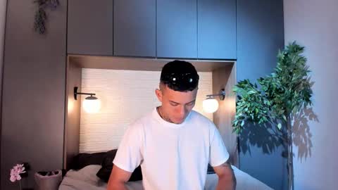 mrjustin_ online show from 11/17/25, 08:03