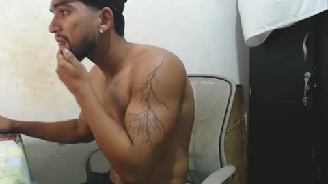 Snapshot of mrlevrone1 chatting on 06/04/26, 04:24 Mrlevrone1 online show from 06/04/26, 04:24